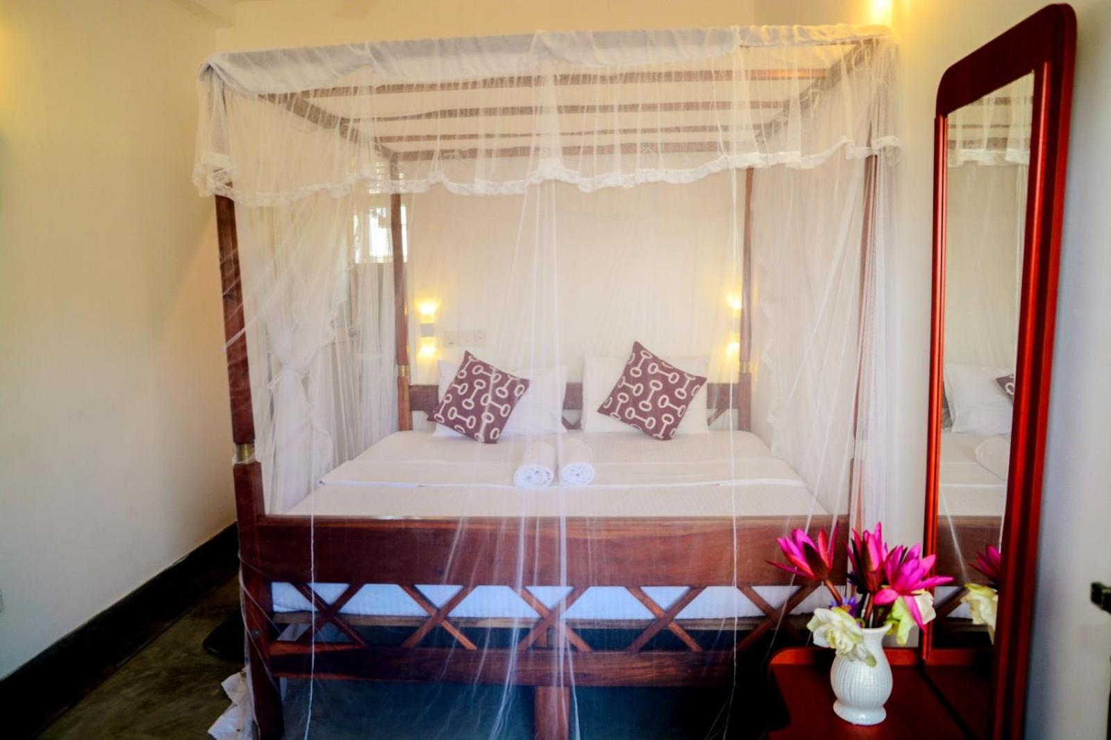 Coconut Style Restaurant & Milinda Guest Hotel Unawatuna Exterior photo