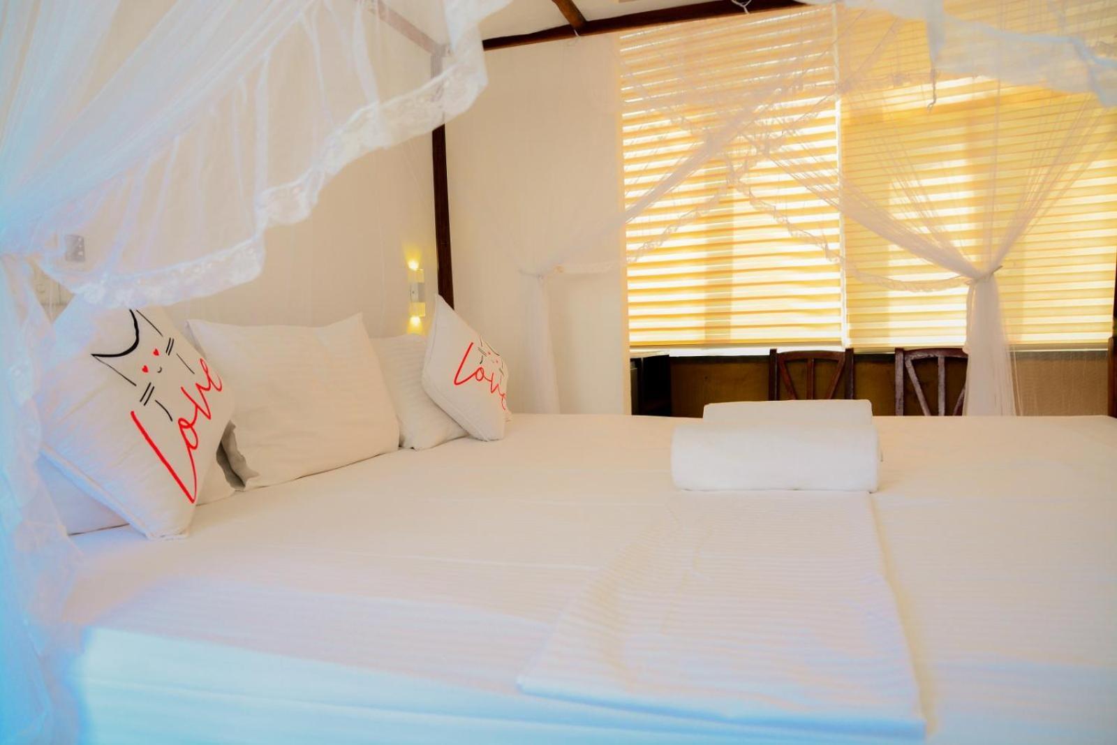 Coconut Style Restaurant & Milinda Guest Hotel Unawatuna Exterior photo